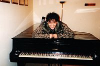 E. Pilarová mě vyfotila na pianu v Besedním domě v Brně
