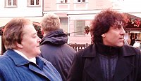 Hynek Tomm s maminkou po koncertě na náměstí v Chebu