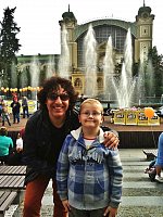 H.Tomm na Křižíkově fontáně zpívá pro děti